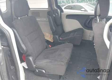 2014 Dodge Grand Caravan Sxt z USA, uszkodzony, nr VIN 2C4RDGCG7ER274211